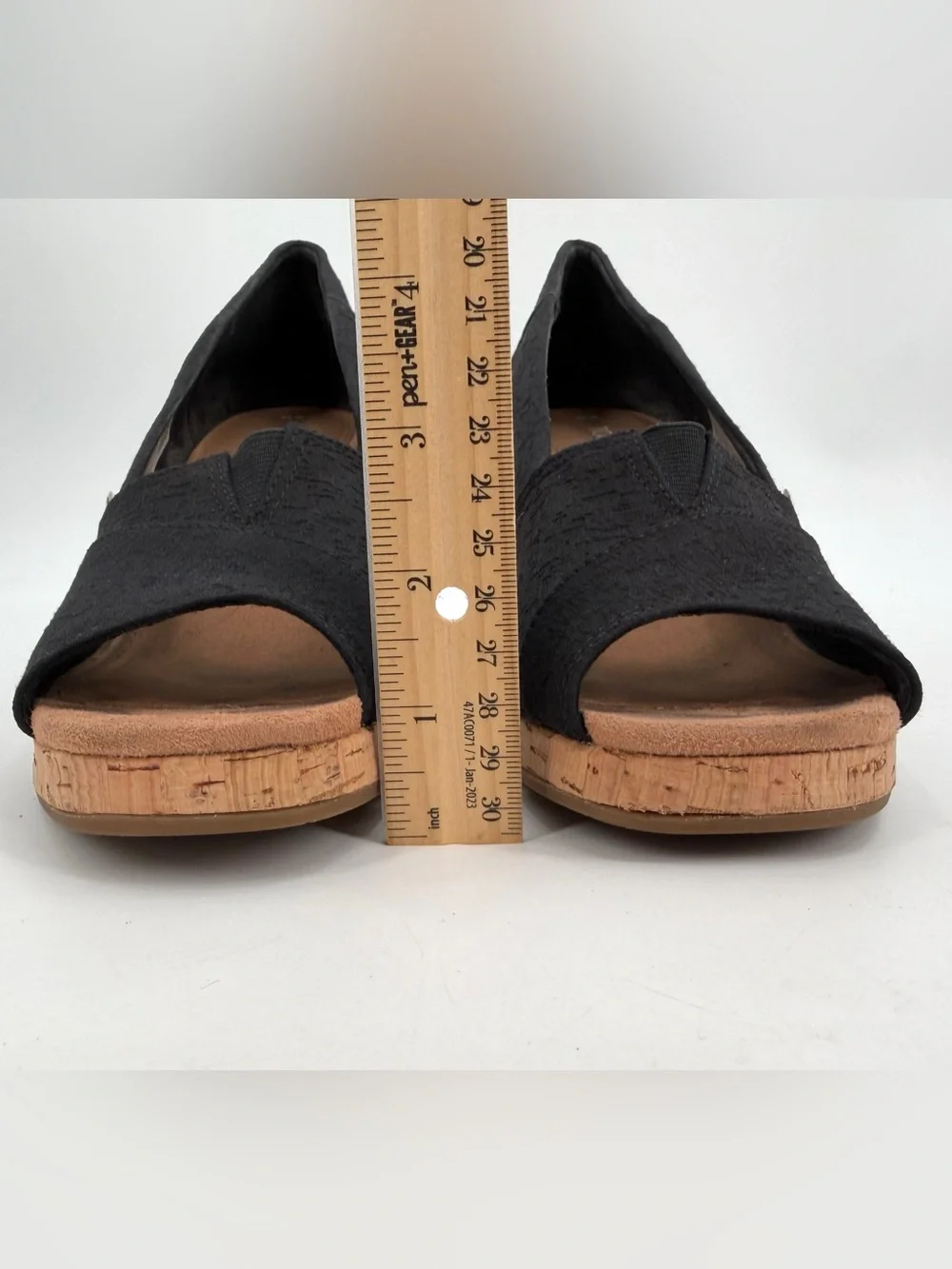 Toms Sandals Women’s 10M Black Classic Wedge Espadrille Cork Peep Toe Slip On